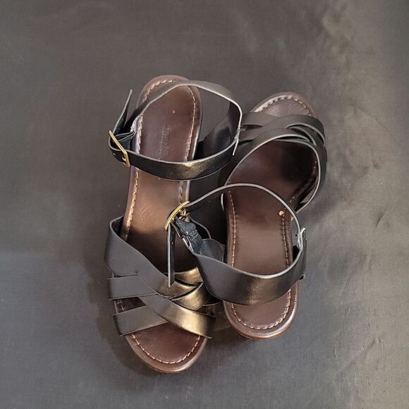 CITYCLASSIFIED ANKLE STRAP ADJUSTABLE BUCK CRISSCROSS OPEN TOE WEDGE SANDAL - Picture 5 of 16